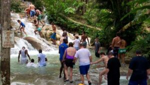 dunn river falls cruise tourists