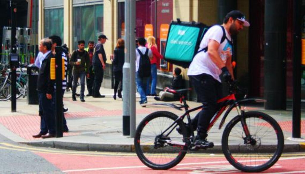 Deliveroo_Cyclist_on_a_Bike_in_Manchester