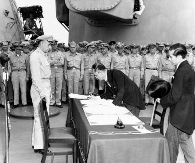 1024px-Mamoru_Shigemitsu_signs_the_Instrument_of_Surrender,_officially_ending_the_Second_World_War_-_Alt